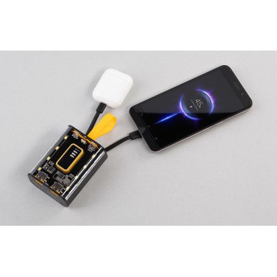 Зарядное устройство Shine 9000 mAh с LED-подсветкой, встроенными кабелями Type-C/Lightning/USB, черный с желтым-4