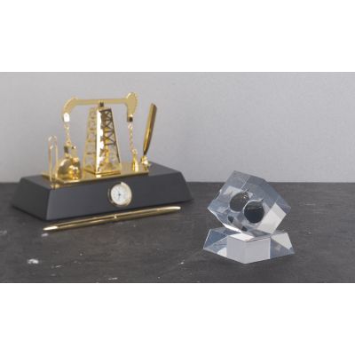 Пресс-папье с каплей нефти на подставке, прозрачный-3