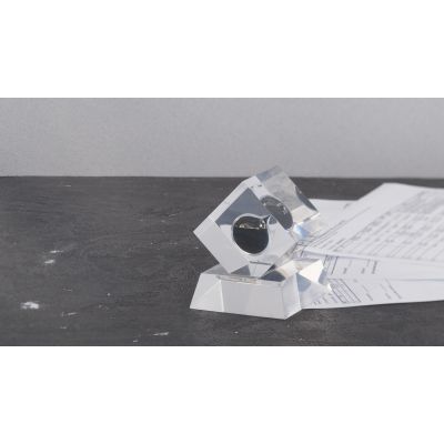 Пресс-папье с каплей нефти на подставке, прозрачный-1