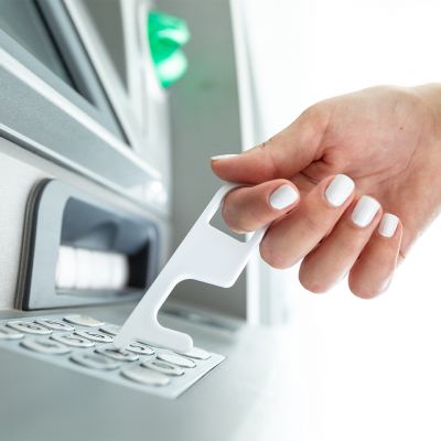 Брелок Тачер бесконтактный с антибактериальной защитой, белый-3