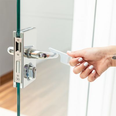 Брелок Тачер бесконтактный с антибактериальной защитой, белый-5