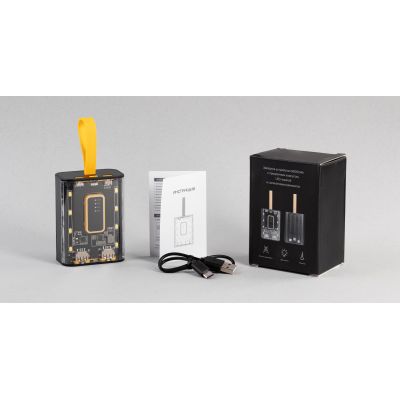 Зарядное устройство Shine 9000 mAh с LED-подсветкой, встроенными кабелями Type-C/Lightning/USB, черный с желтым-5