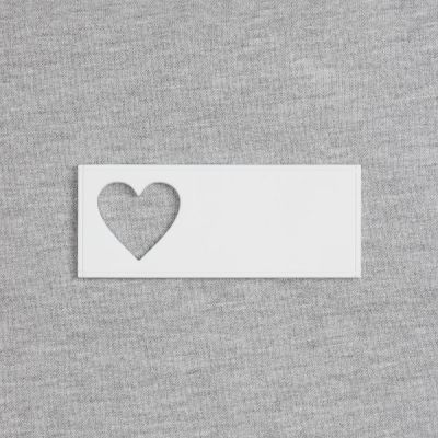Лейбл из ПВХ с вырубкой «Сердце», белый-1