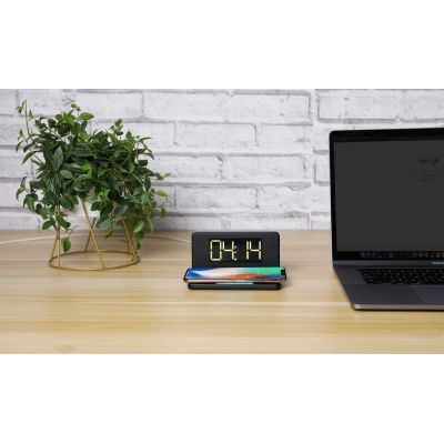 Часы настольные с беспроводным зарядным устройством Pitstop, черные-9