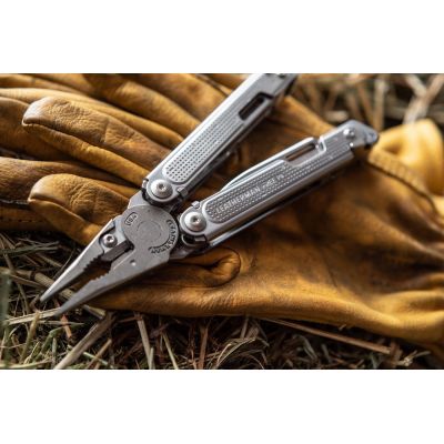 Мультитул Free P4-3