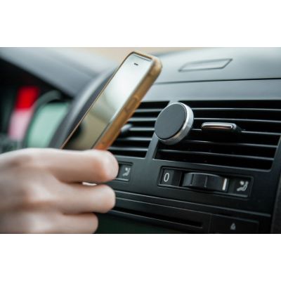 Магнитный держатель для смартфонов Cinch-2