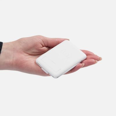 Органайзер с беспроводной зарядкой и набором адаптеров Octopod, белый-5