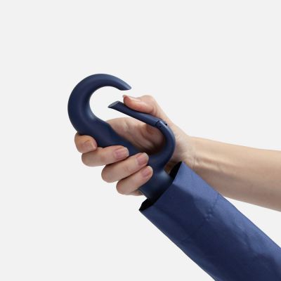 Зонт обратного сложения inLoop с ручкой-карабином, темно-синий-6