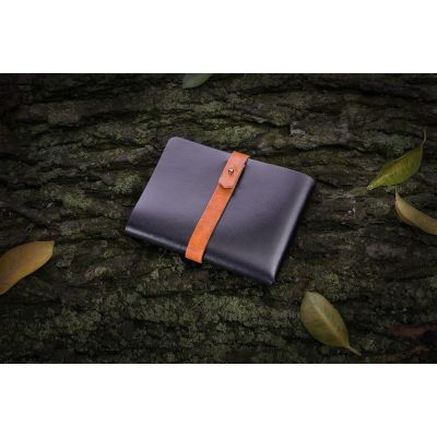 Автобумажник Leaf Explorer, черный с коричневым хлястиком-7