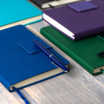 Ежедневник недатированный Stevie, А5,  зеленый, кремовый блок, без обреза-3