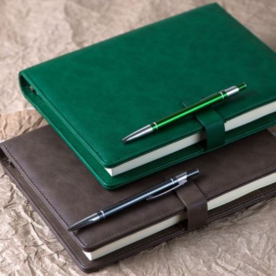 Ежедневник недатированный Coach, B5, коричневый, кремовый блок, подарочная коробка-5