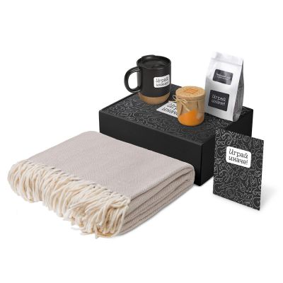 Подарочный набор Re:y. Nest с пледом, кружкой и вареньем-0