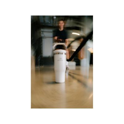 Stanley 890 мл IceFlow™ стакан с откидной соломинкой - Матовый белый-3