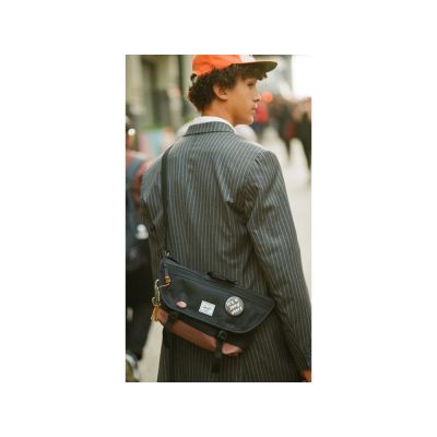 Сумка-мессенджер Herschel Cove из переработанного материала 22,5 л - сплошной черный-3