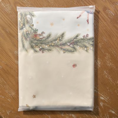 СКАТЕРТЬ  ОВАЛЬНАЯ  