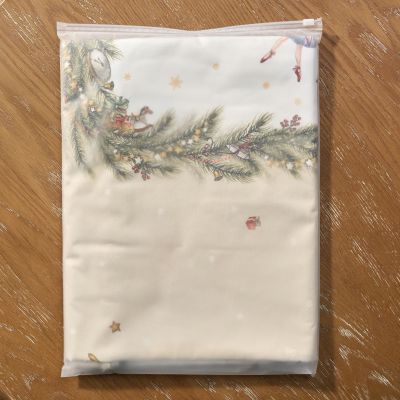 СКАТЕРТЬ  ОВАЛЬНАЯ  