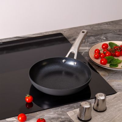 СКОВОРОДА C АНТИПРИГАР. 3Х СЛОЙНЫМ ПОКРЫТ. DAIKIN, СЕРИЯ 