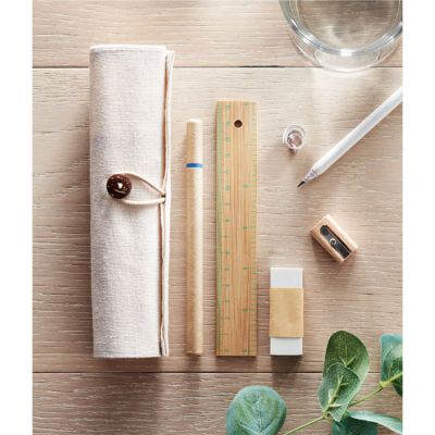 Канцелярский набор в пенале-1