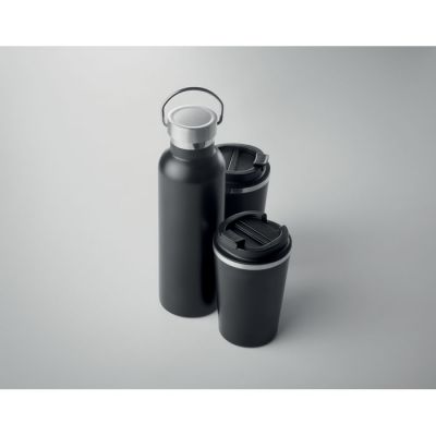 Бутылка и 2 стакана-2