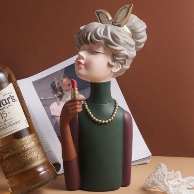 Статуэтка  &quot;Девушка с помадой&quot;-2