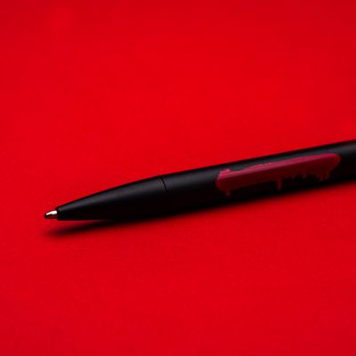 Набор Pininfarina Banksy Крыса: шариковая ручка GrafeeX и блокнот линованный из каменной бумаги, А5-3