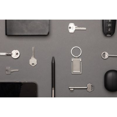 Брелок с мини-подставкой для телефона из переработанного цинка RCS-7