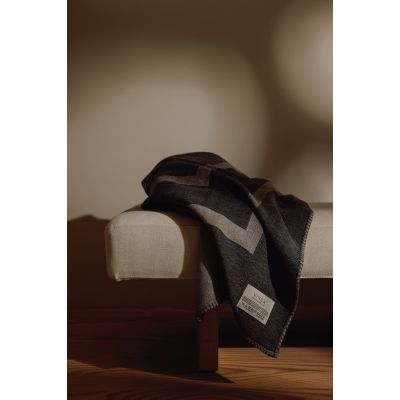 Плед VINGA Monogram из переработанного полиэстера GRS, 170x130 см-5