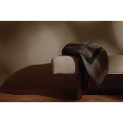 Плед VINGA Monogram из переработанного полиэстера GRS, 170x130 см-7