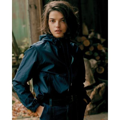 Ветровка Iqoniq Logan из переработанного полиэстера AWARE™, унисекс, 70 г/м²-6