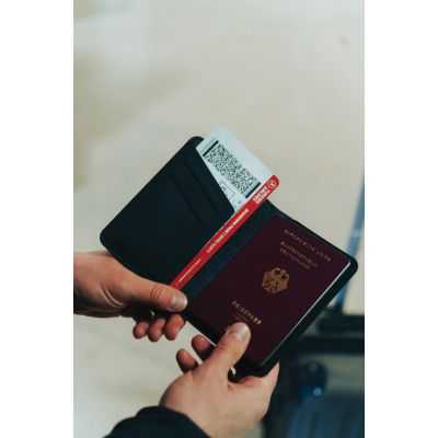 Обложка для паспорта Travelfinder с технологией Find My-10