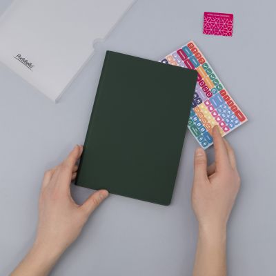 Ежедневник Spark недатированный, зеленый (с упаковкой, со стикерами)-12