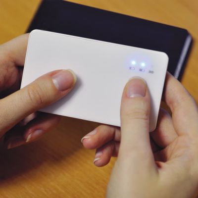 Универсальное зарядное устройство 'Plain' (2800mAh) с фонариком, белый-5