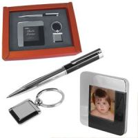 Набор: брелок, авторучка и рамка для фото, серебристый, черный