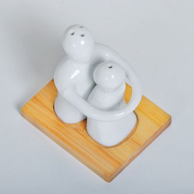 Солонка и перечница 'Объятия' в упаковке, 9х8х9,5см, фарфор, бамбук, коричневый, белый-3