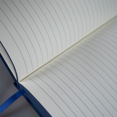 Ежедневник недатированный Solas, формат А5, с магнитом темно-синий, кремовый блок  в линейку-4