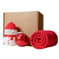 Набор подарочный  SNOWTIME: плед, кружка-снеговик, шар елочный в подарочной коробке, красный