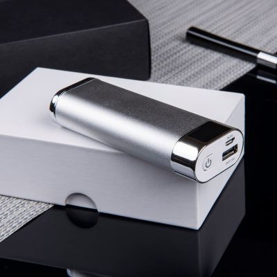 Универсальное зарядное устройство 'Light' (5200mAh) с фонариком, серебристый-1