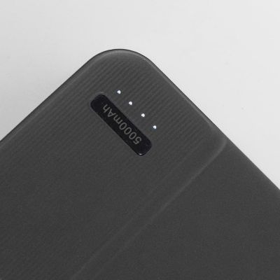 Универсальный аккумулятор Flash 5 (5000 мАч) с подсветкой и soft touch, черный, 9,8х6.3х1,3 см-4