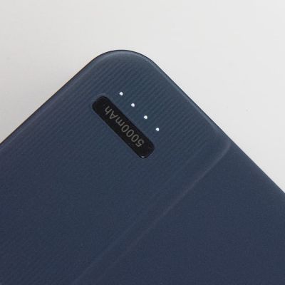 Универсальный аккумулятор Flash 5 (5000 мАч) с подсветкой и soft touch, синий, 9,8х6.3х1,3 см-4