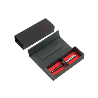 Ручка перьевая Pierre Cardin LEO, цвет - серебристый и черный. Упаковка B-1-7