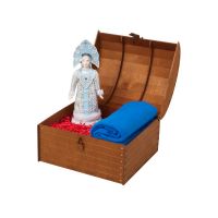 Подарочный набор: кукла фарфоровая, плед флисовый, голубой/синий