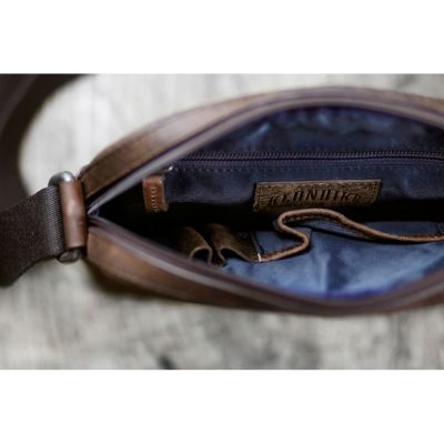 Сумка через плечо KLONDIKE DIGGER Jake, натуральная кожа цвета коньяк, 26 x 22 x 7 см-9