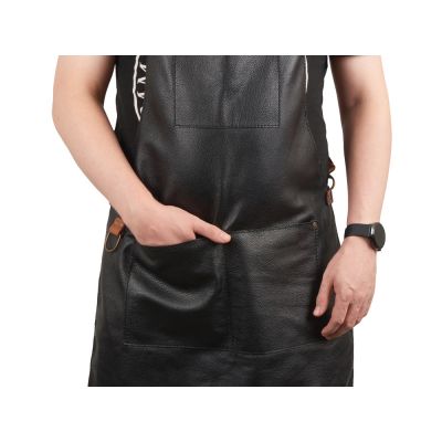 Фартук из натуральной кожи флотер  Материал: натуральная кожа КРС, цвет фартука: черный, цвет ремней: светлый бук, фурнитура из металлического сплава ЦАМ, цвет фурнитуры: антик, размер универсальный-4