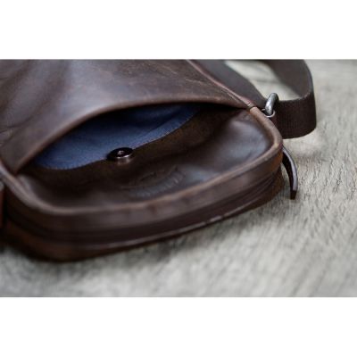 Сумка через плечо KLONDIKE DIGGER Jake, натуральная кожа цвета коньяк, 26 x 22 x 7 см-7